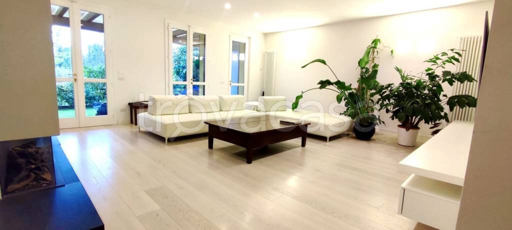 casa indipendente in vendita a Parma in zona Botteghino