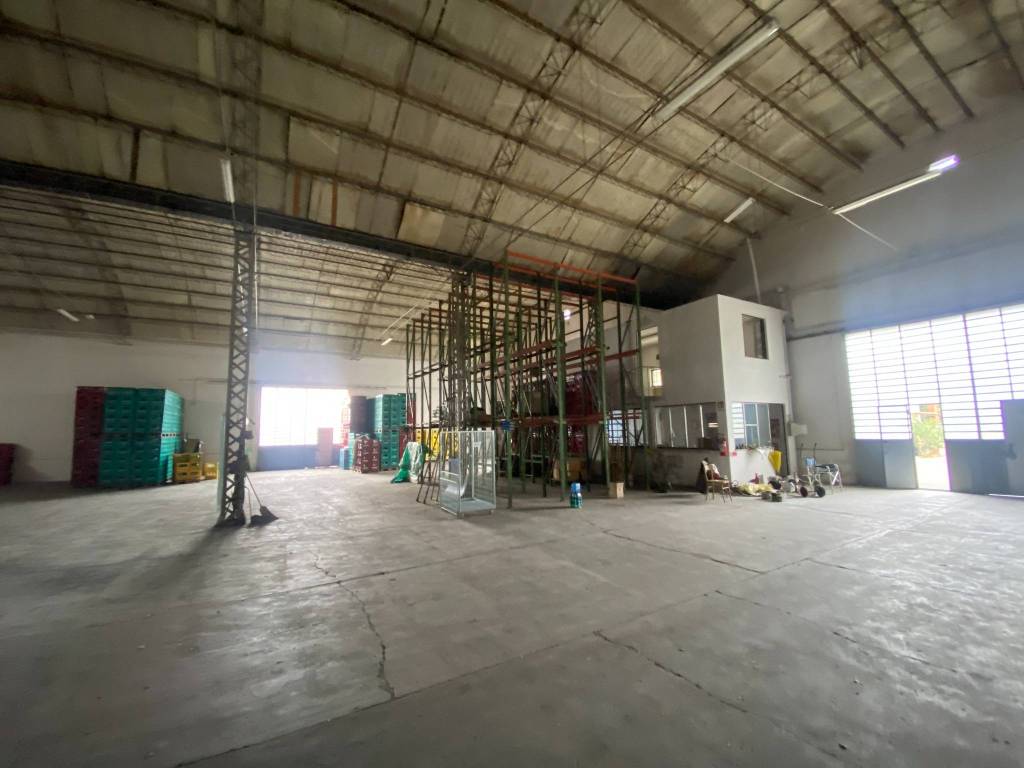 locale commerciale in vendita a Parma in zona Pablo