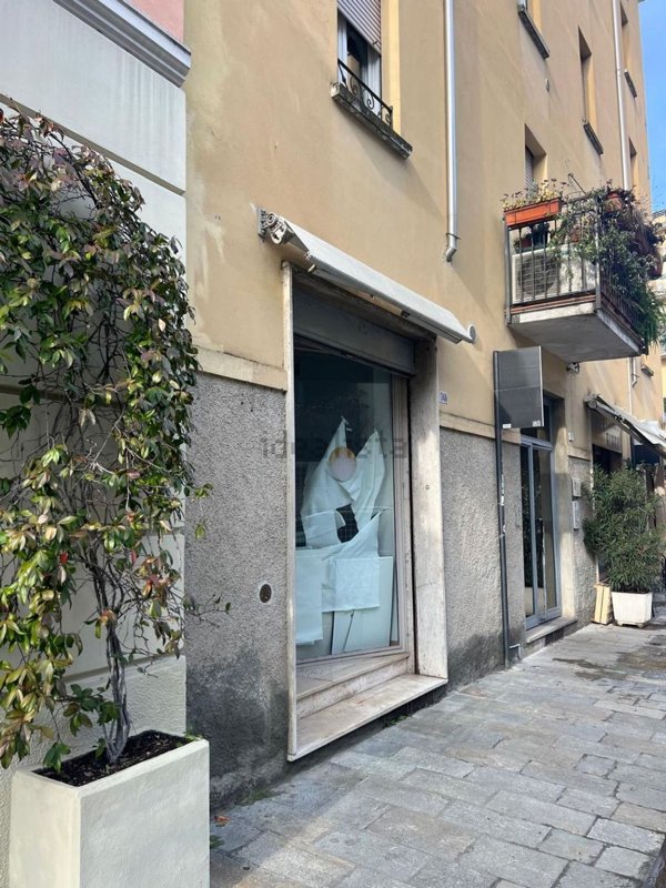 negozio in vendita a Parma in zona Centro Storico