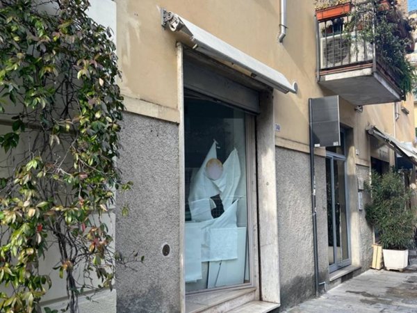 negozio in vendita a Parma in zona Oltretorrente