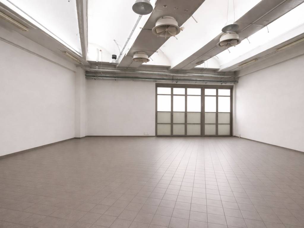 locale commerciale in vendita a Parma in zona Pablo