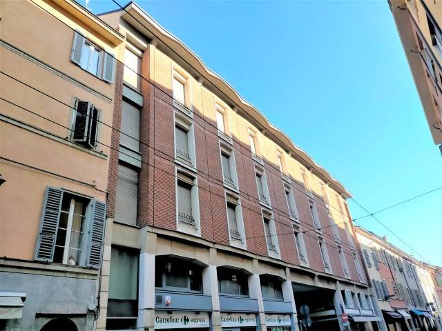 appartamento in vendita a Parma in zona Centro Storico