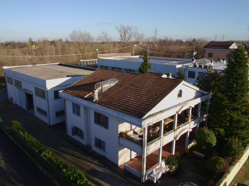 casa indipendente in vendita a Parma in zona Montanara