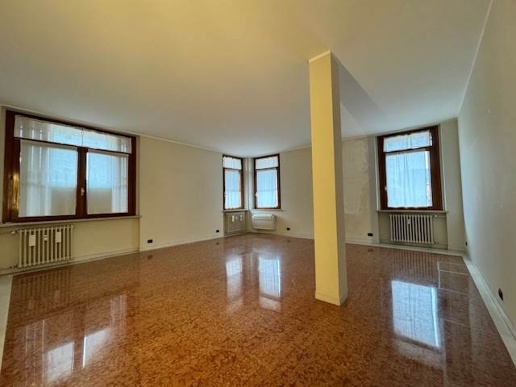 appartamento in vendita a Parma in zona Centro Storico