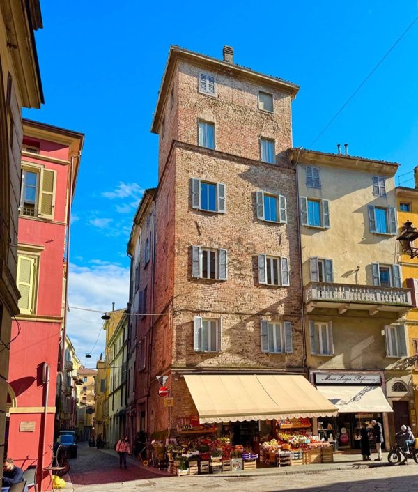appartamento in vendita a Parma in zona Centro Storico