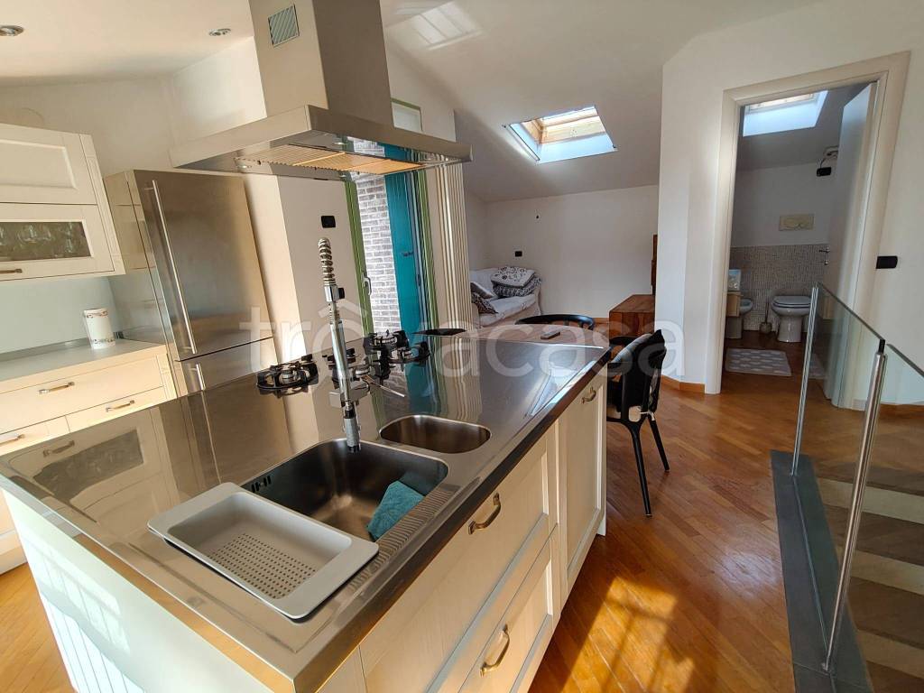 appartamento in vendita a Parma in zona Pilastrello