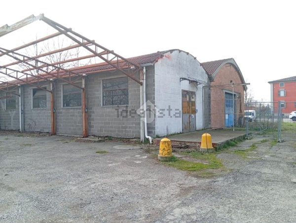 locale di sgombero in vendita a Parma in zona Gaione