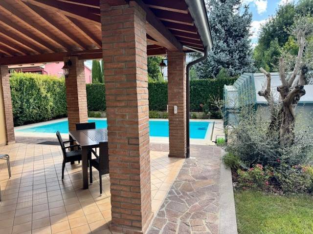 casa indipendente in vendita a Parma in zona Baganzola