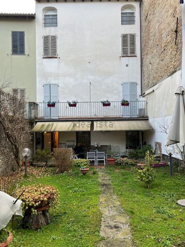 appartamento in vendita a Parma in zona Oltretorrente