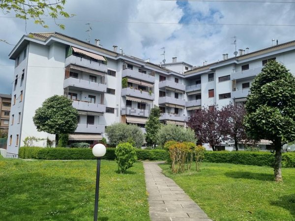 appartamento in vendita a Parma in zona Crocetta