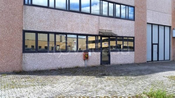 locale commerciale in vendita a Parma in zona San Martino / Paradigna