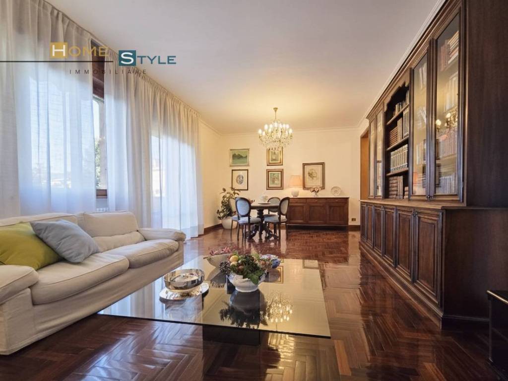 appartamento in vendita a Parma in zona Cittadella