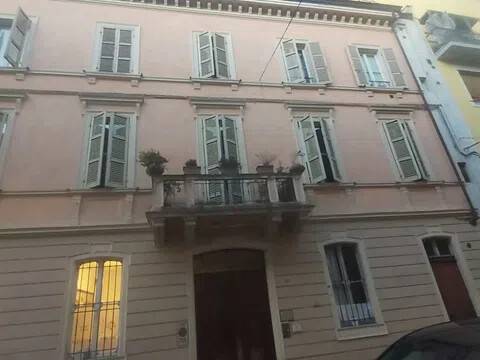 appartamento in vendita a Parma in zona Centro Storico