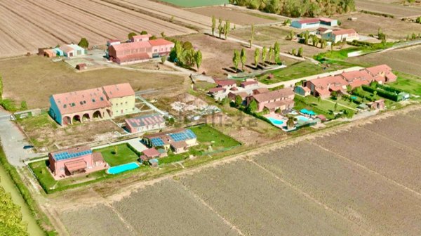 casa indipendente in vendita a Parma in zona Certosino / Case Vecchie