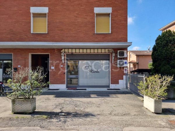 negozio in vendita a Parma in zona Montanara