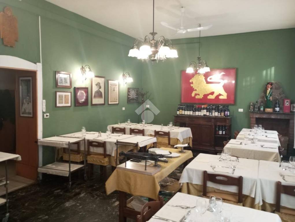 negozio in vendita a Parma in zona Centro Storico