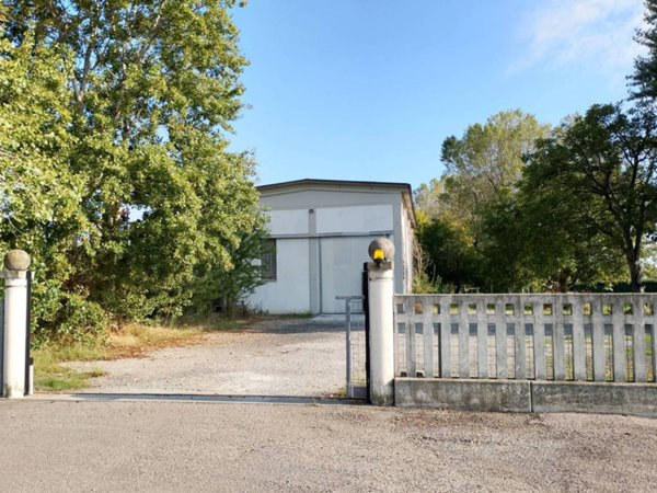 locale commerciale in vendita a Parma in zona San Prospero