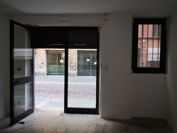 negozio in vendita a Parma in zona Centro Storico