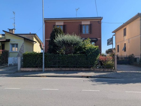 casa indipendente in vendita a Parma in zona Corcagnano