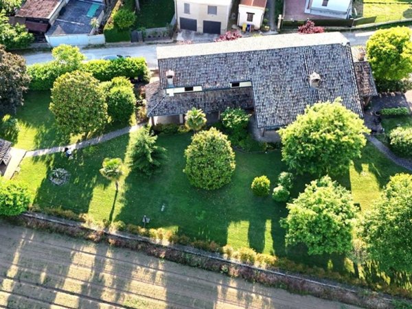 casa indipendente in vendita a Parma in zona Corcagnano