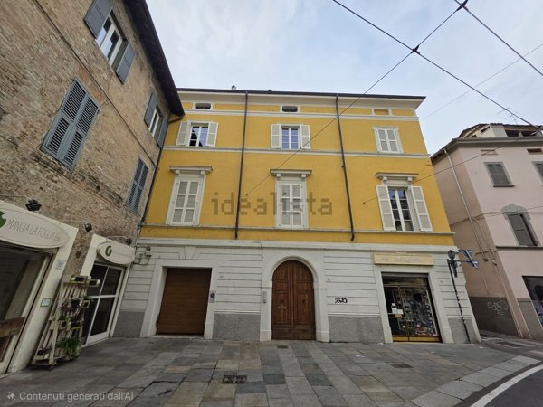 appartamento in vendita a Parma in zona Centro Storico