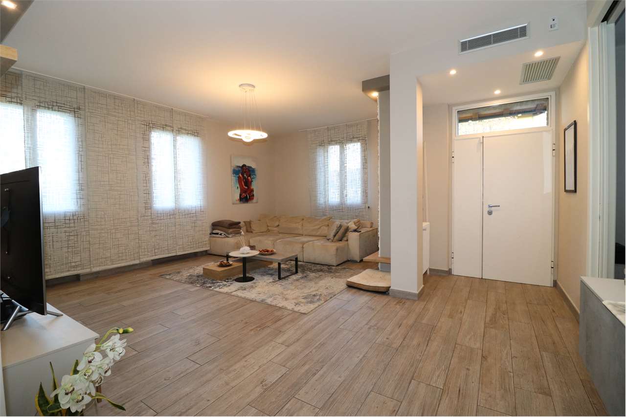 casa indipendente in vendita a Parma in zona Mariano