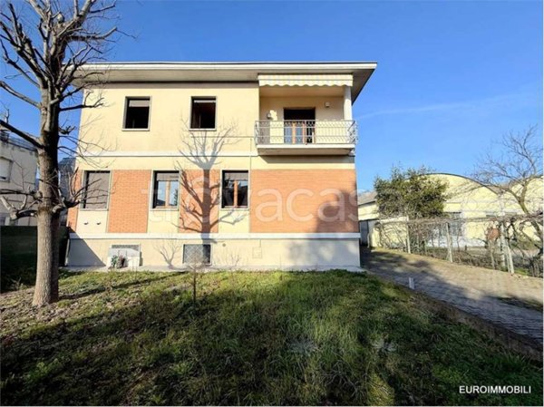 locale commerciale in vendita a Parma in zona Pablo