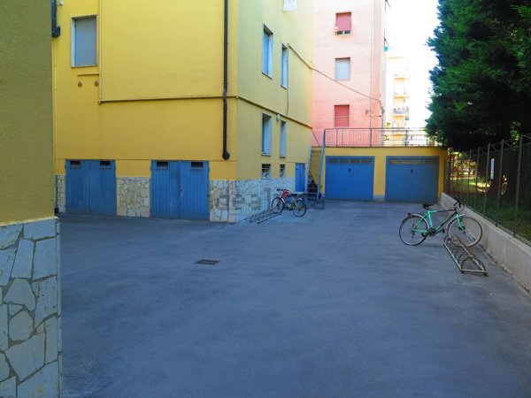 locale di sgombero in vendita a Parma