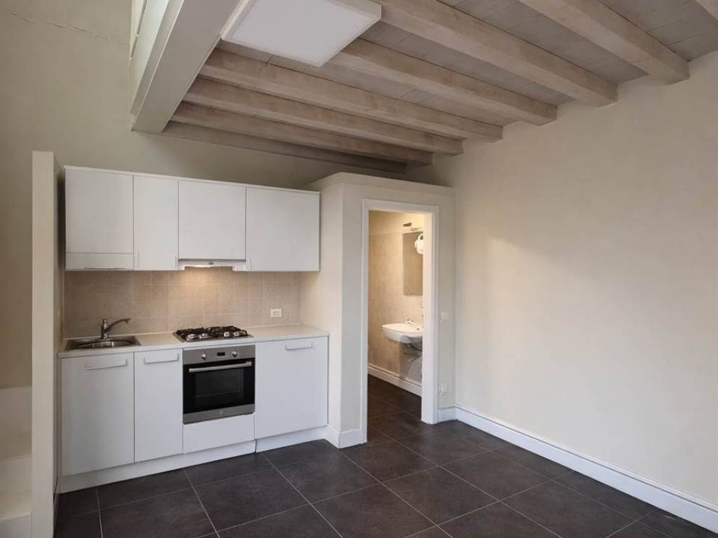 appartamento in vendita a Parma in zona Cittadella