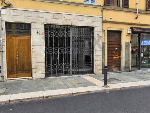 negozio in vendita a Parma in zona Oltretorrente