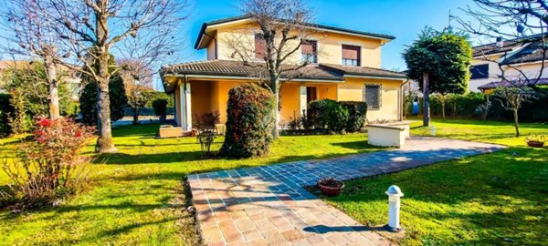 casa indipendente in vendita a Parma in zona Cittadella