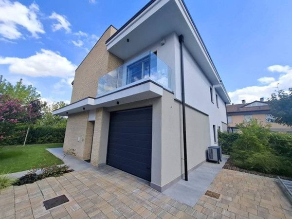 casa indipendente in vendita a Parma in zona Vicofertile