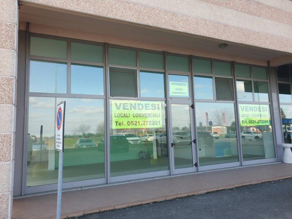 negozio in vendita a Parma in zona Pilastrello