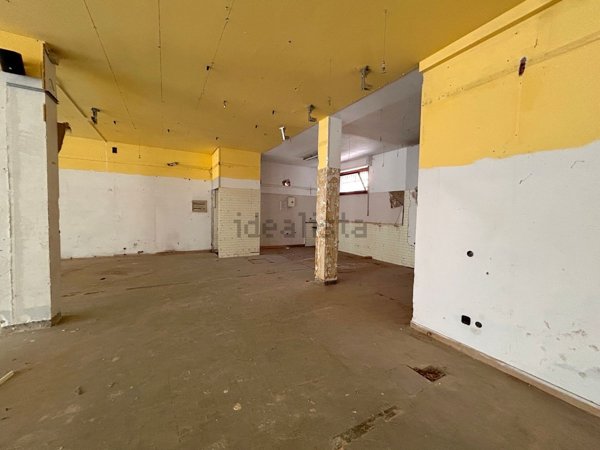 negozio in vendita a Parma in zona Cittadella