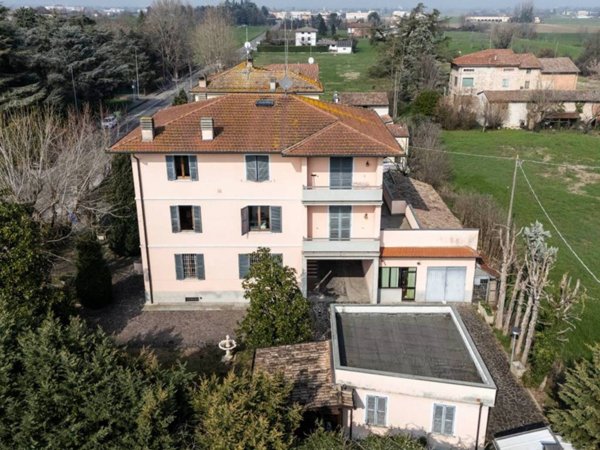 casa indipendente in vendita a Parma in zona Pilastrello