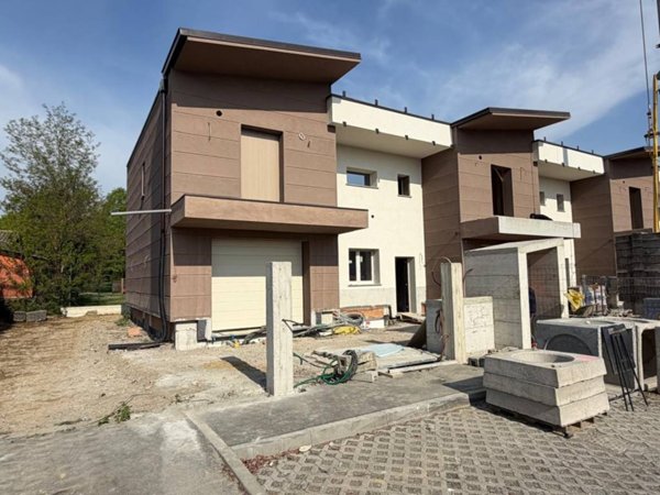 casa indipendente in vendita a Parma