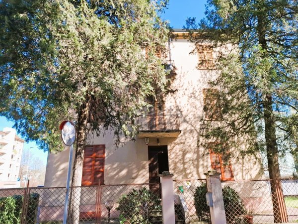 appartamento in vendita a Parma in zona Crocetta