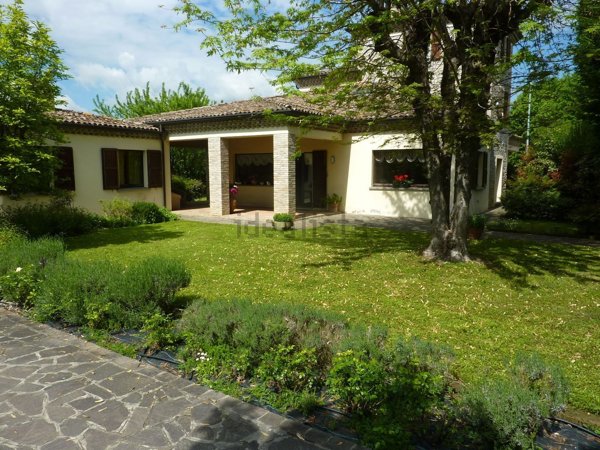 casa indipendente in vendita a Parma in zona San Martino / Paradigna