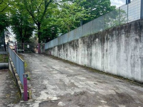 negozio in vendita a Parma in zona Molinetto