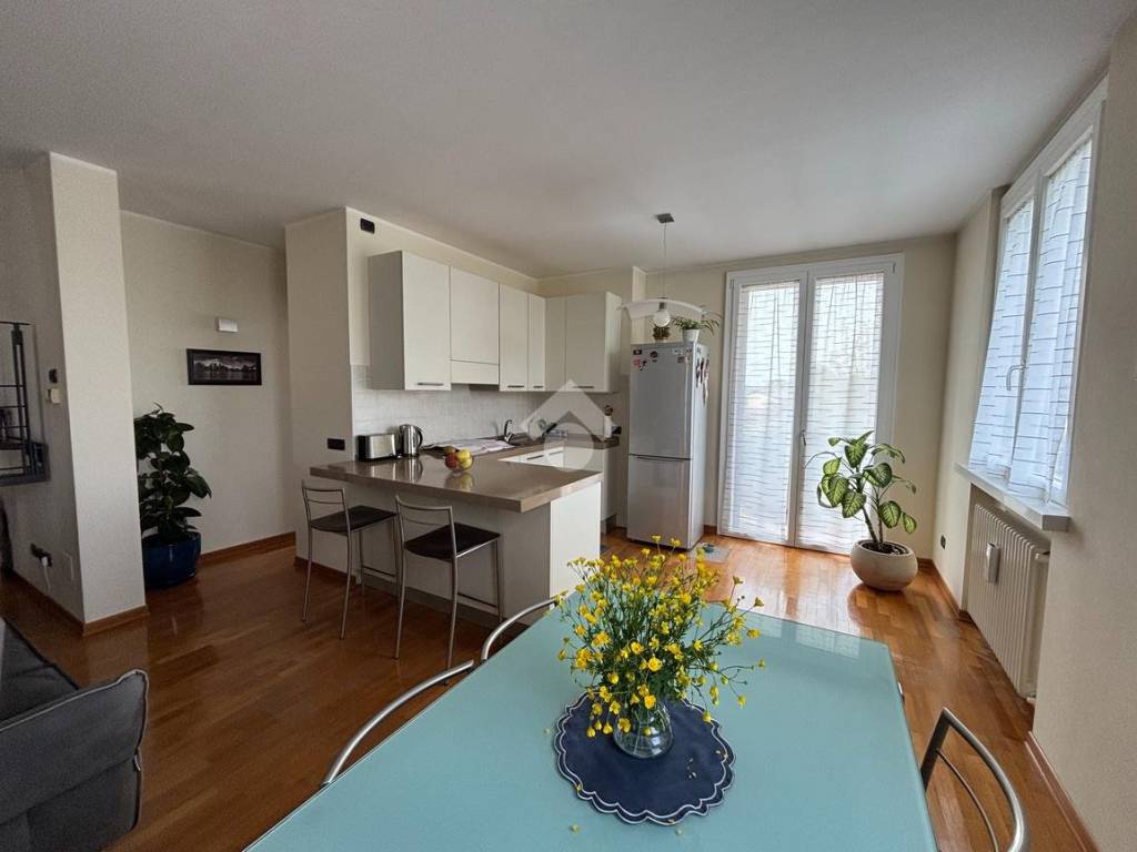 appartamento in vendita a Parma in zona Carignano