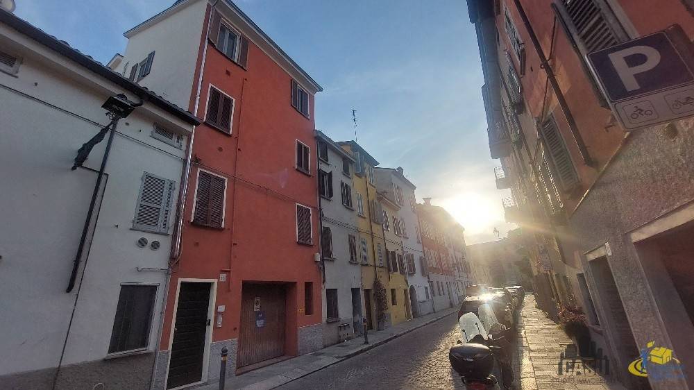 appartamento in vendita a Parma in zona Oltretorrente