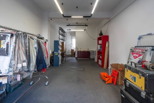 locale commerciale in vendita a Parma