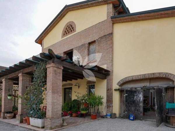 casale in vendita a Parma in zona Vicofertile