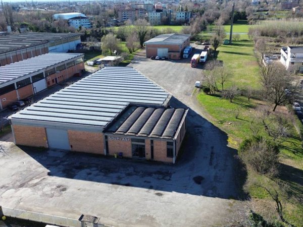 locale commerciale in vendita a Parma in zona San Leonardo