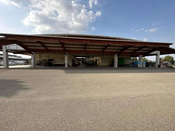 locale commerciale in vendita a Parma in zona Pablo