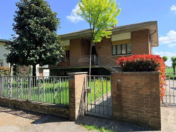 casa indipendente in vendita a Parma in zona Vicofertile
