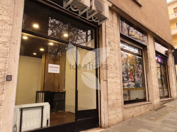 locale commerciale in vendita a Parma