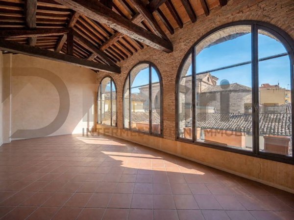 intera palazzina in vendita a Parma in zona Centro Storico