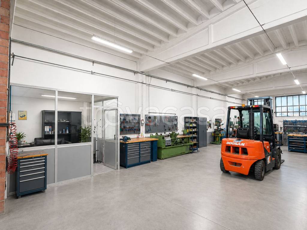 locale commerciale in vendita a Parma in zona Gaione