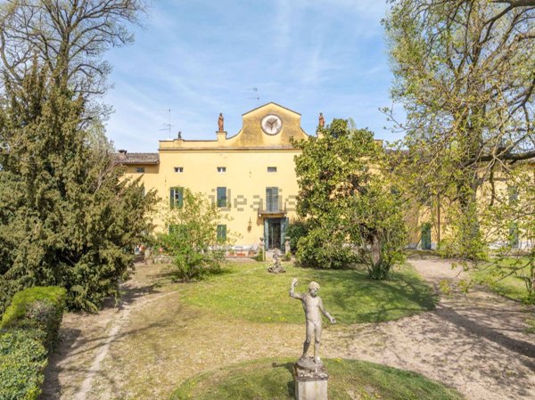 villa in vendita a Parma in zona Centro Storico